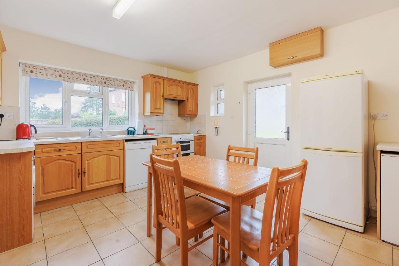 Meadow Lea Villa Leominster Exterior photo